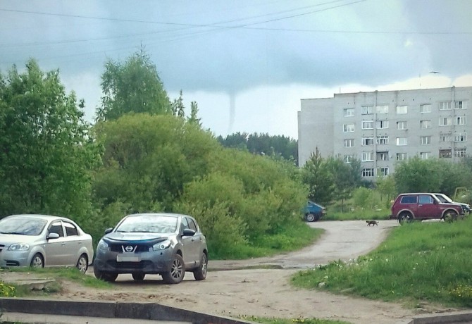 Жители Кимрского района наблюдали смерч над Иваньковским водохранилищем