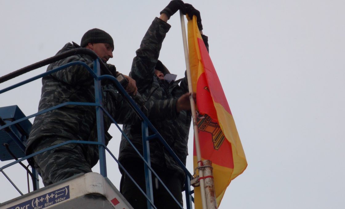 В городе Кимры администрация отреагировала на критику и поменяла флаги