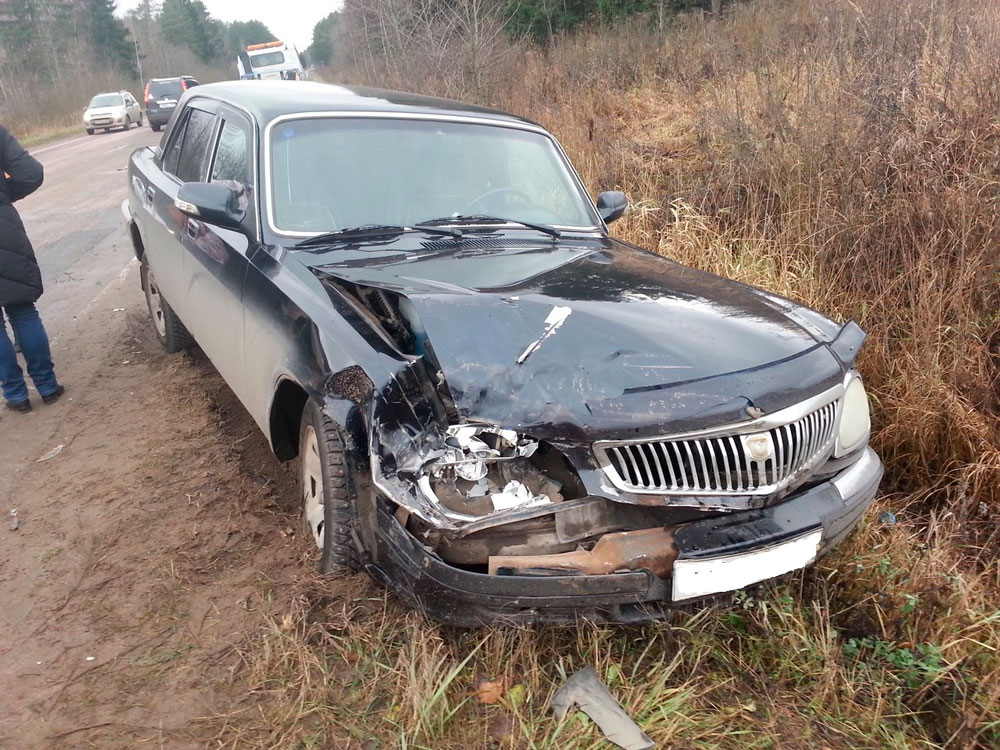 Двое взрослых и двое детей пострадали в Opel, попавшем под «КамАЗ» в Кимрском районе
