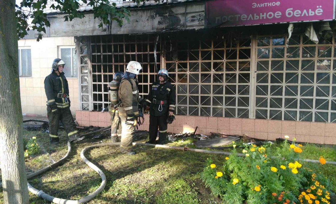 В Кимрах на улице Урицкого в магазине «Идрис» произошел пожар