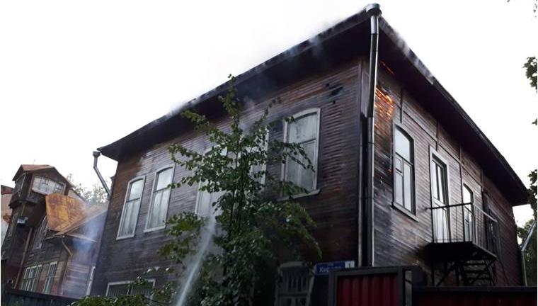 В Кимрах на улице Урицкого произошел пожар. Предположительная причина пожара – поджог