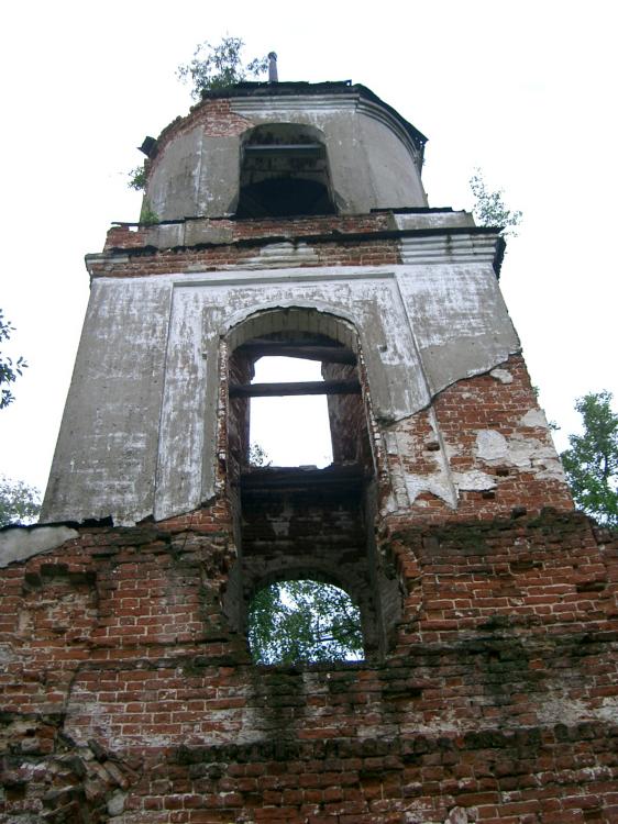 Колокольня церкви Успения Пресвятой Богородицы в Окатово