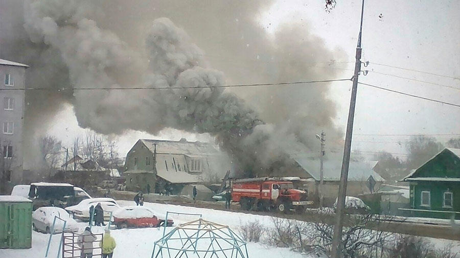 В Кимрах на улице Вагжанова сгорел дом с автомастерской