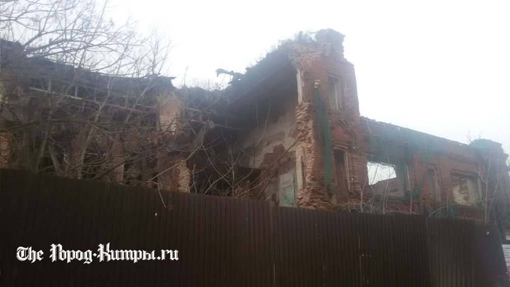 В Кимрах обрушился фасад знаменитого памятника архитектуры «Гостиный двор»