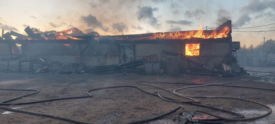 В промышленной зоне на Ильинском шоссе в Кимрах произошел пожар